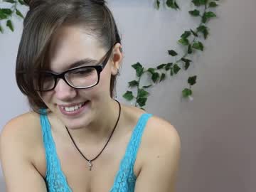 girl
        teresabriggs cam image #2233043