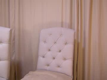 girl
        its_lily cam image #2895923