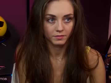 girl
        lettymoa cam image #1772977