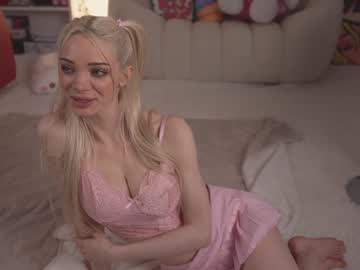girl
        bunnydollstella cam image #5981227