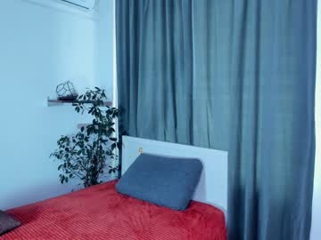 girl
        _night_moon_ cam image #2924291