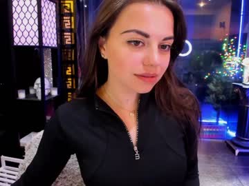 girl
        alma_pearl cam image #1574615