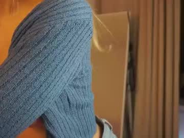 girl
        mickeydior cam image #6258533
