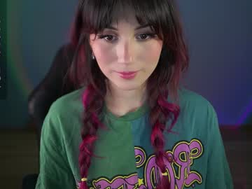 girl
        greeny_mat cam image #5958208