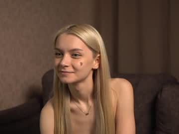 girl
        cassie130505 cam image #3952933