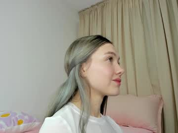 girl
        kitty__sophie cam image #4320405