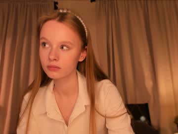girl
        aislyworld cam image #3622849
