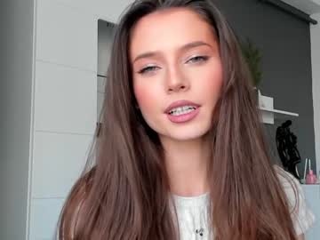girl
        isia_slay cam image #432521