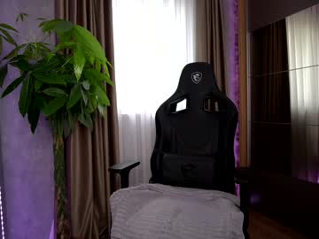 girl
        laurabae_ cam image #1350756