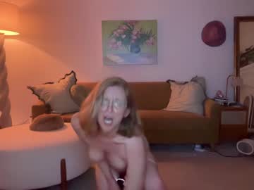 girl
        pretendlunch cam image #3632887