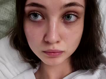 girl
        lauratanguy cam image #5856818
