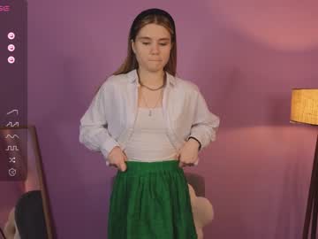 girl
        alisia_spinnet cam image #3139116