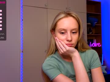 girl
        callme_star cam image #1487702