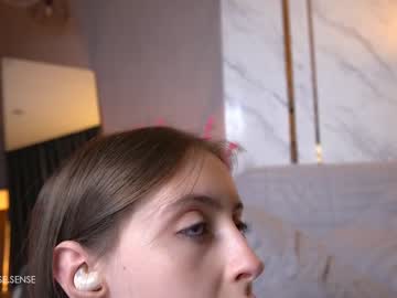 girl
        may_rose_ cam image #2912713
