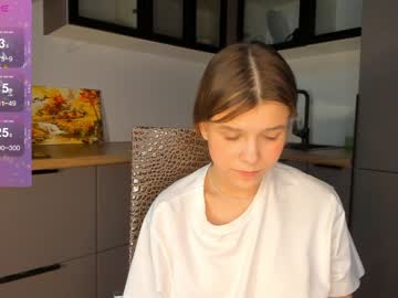 girl
        sloanesharp cam image #4349636