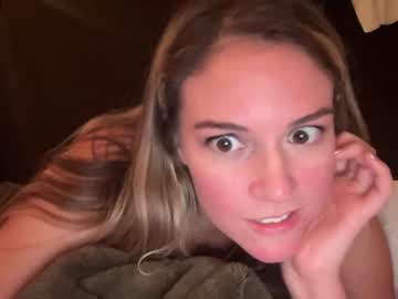girl
        bananascoconutz cam image #3575992