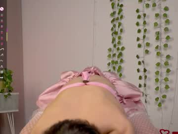 girl
        happynewdear cam image #6671690