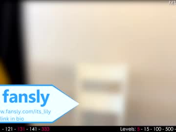 girl
        its_lily cam image #959412