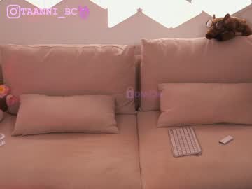 girl
        taanni_bc cam image #3080272