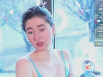 girl
        emmasn0w cam image #6170914