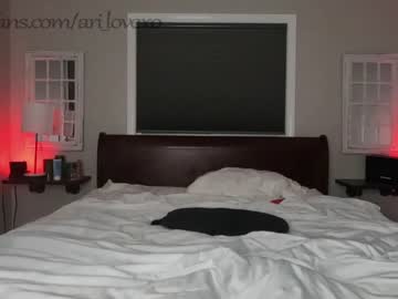 couple
        ari_lovexo cam image #968571