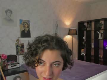 girl
        station_lovers cam image #2473646