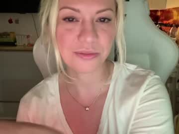 girl
        kiradivine cam image #1555882