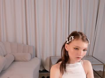 girl
        edithgalpin cam image #4017827