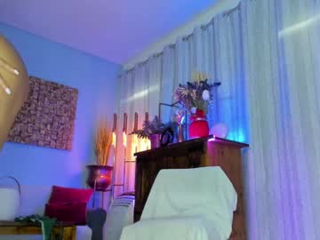 girl
        mya_emerald cam image #4676037