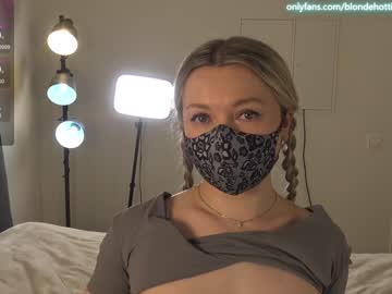 girl
        blondehottiek cam image #3823799