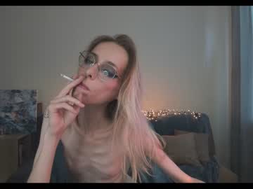 girl
        amber_quell_here cam image #2271472