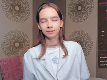 girl
        happiness_call cam image #2120365
