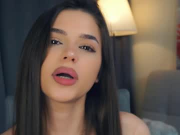 girl
        zarabeamer cam image #6784381
