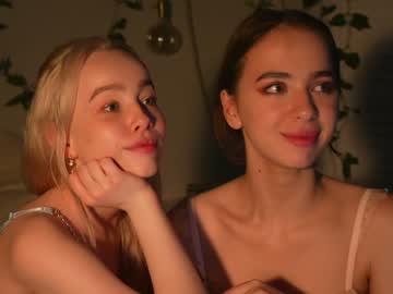 girl
        mother__of__dragons cam image #2749155