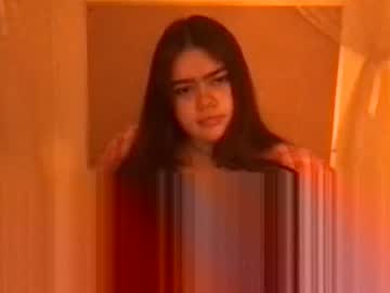girl
        naileaaw cam image #3822019