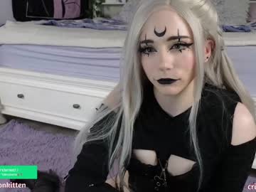 girl
        crimsonkitten cam image #3762046