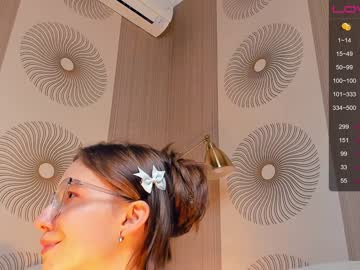girl
        happiness_call cam image #2079338