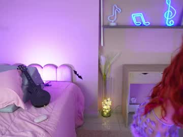 girl
        little_effy18_ cam image #5390522