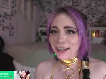 girl
        crimsonkitten cam image #6708423