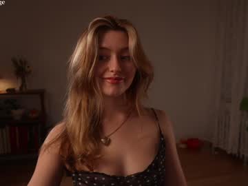 girl
        alisonrouge cam image #5443580