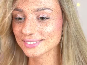 girl
        artease cam image #4331787