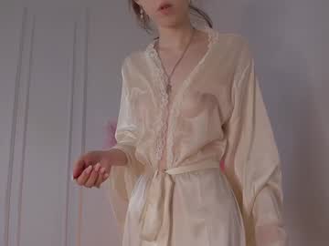 girl
        sasasnow cam image #4576135