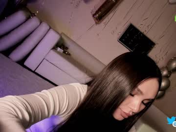 girl
        hollyextra cam image #4105098