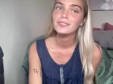girl
        littlemaryjane19 cam image #4278728