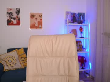 girl
        keira_knight cam image #1987059