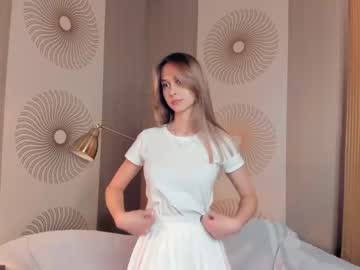 girl
        nectar_peach cam image #4015105