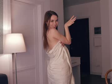 girl
        adelbelch cam image #5828551