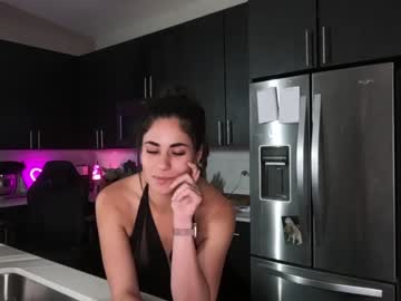couple
        ari_lovexo cam image #2921912