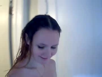 girl
        brittbratt24 cam image #1779001