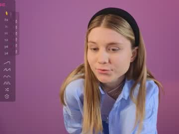 girl
        alisia_spinnet cam image #3211394